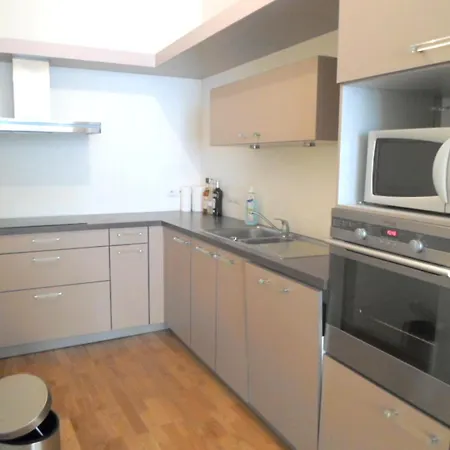 Apartment Grand T2 Proche Avec Wifi, Ascenseur Et Cuisine Equipee - Fr-1-197-135