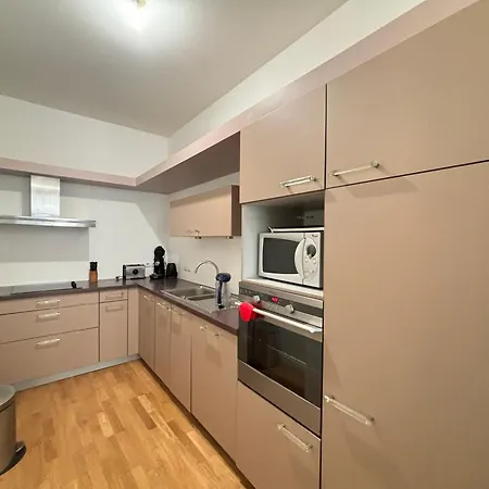 Grand T2 Proche Avec Wifi, Ascenseur Et Cuisine Equipee - Fr-1-197-135