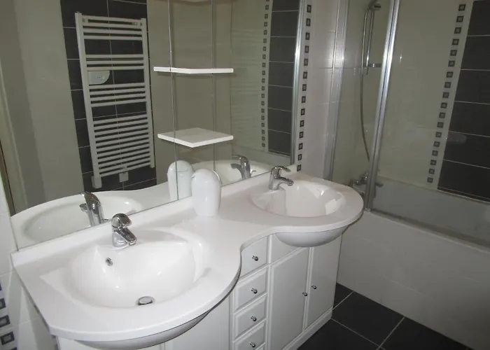 Lägenhet Grand T2 Proche Avec Wifi, Ascenseur Et Cuisine Equipee - Fr-1-197-135 *