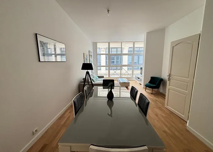 Grand T2 Proche Avec Wifi, Ascenseur Et Cuisine Equipee - Fr-1-197-135 *